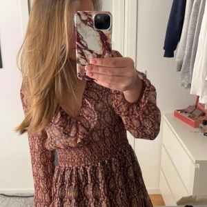 Söt klänning❤️ - Säljer denna zara klänning för att den är för kort💕