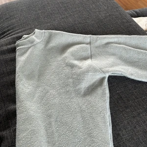 Tröja - Tjocktröja hm Storlek s Ljusgrön, glittrig Aldrig använd, inte min stil