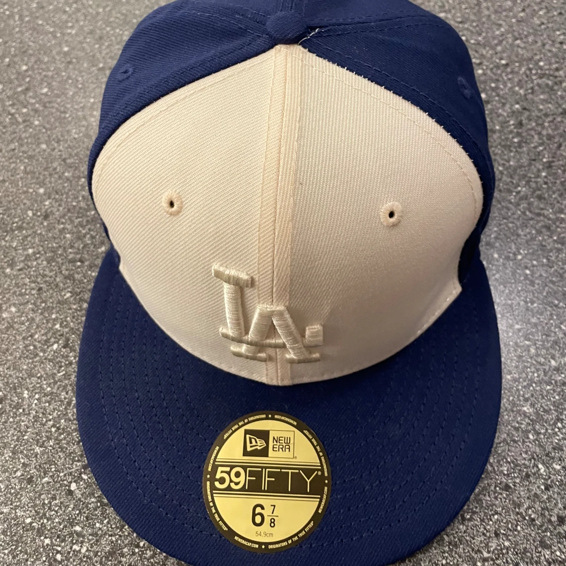 LA keps storlek 6 7/8, 54,9 cm