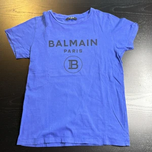 Balmain tröja  - Äkta balmain. Lite använd och i bra skick. Perfekt för sommar. 