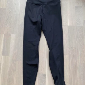 H&M Move Workout Thighs  - Condition: brand new, never used  Very soft and light material. The size is S, but I think it fits XS better.