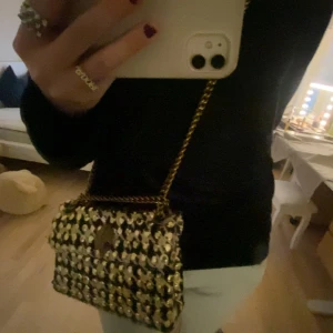 väska - skitsnygg kurt geiger väska i bra skick, inga defekter. nypris 1900 mitt pris 750 