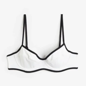  Bikinitopp H&m - Helt ny! Endast testad. Köpt på h&m