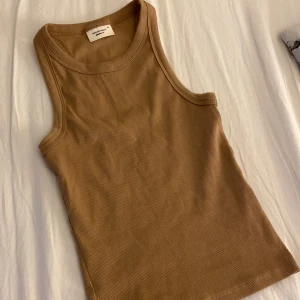 Linne tröja - En mörk beige linne. Storlek XS💕kontakta mig om du vill köpa eller har frågor💗