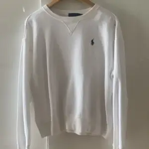 Fin sweatshirt från Ralph lauren som är köpt för 2000kr. Den är använd en gång 