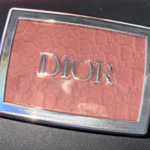 Oanvänd dior blush! - Helt oanvänd, köpte fel färg.  Rosy glow är färgen!