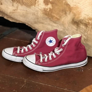 Fina Converse chuck Taylor All star Hi - Sparsamt använda och i  bra skick i stl. 42.5