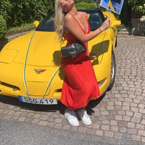 röd klänning  - säljer denna superfina klänning som tyvärr blivit för stor💕💕