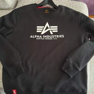 Säljer min Alpha tröja! som ny skick
