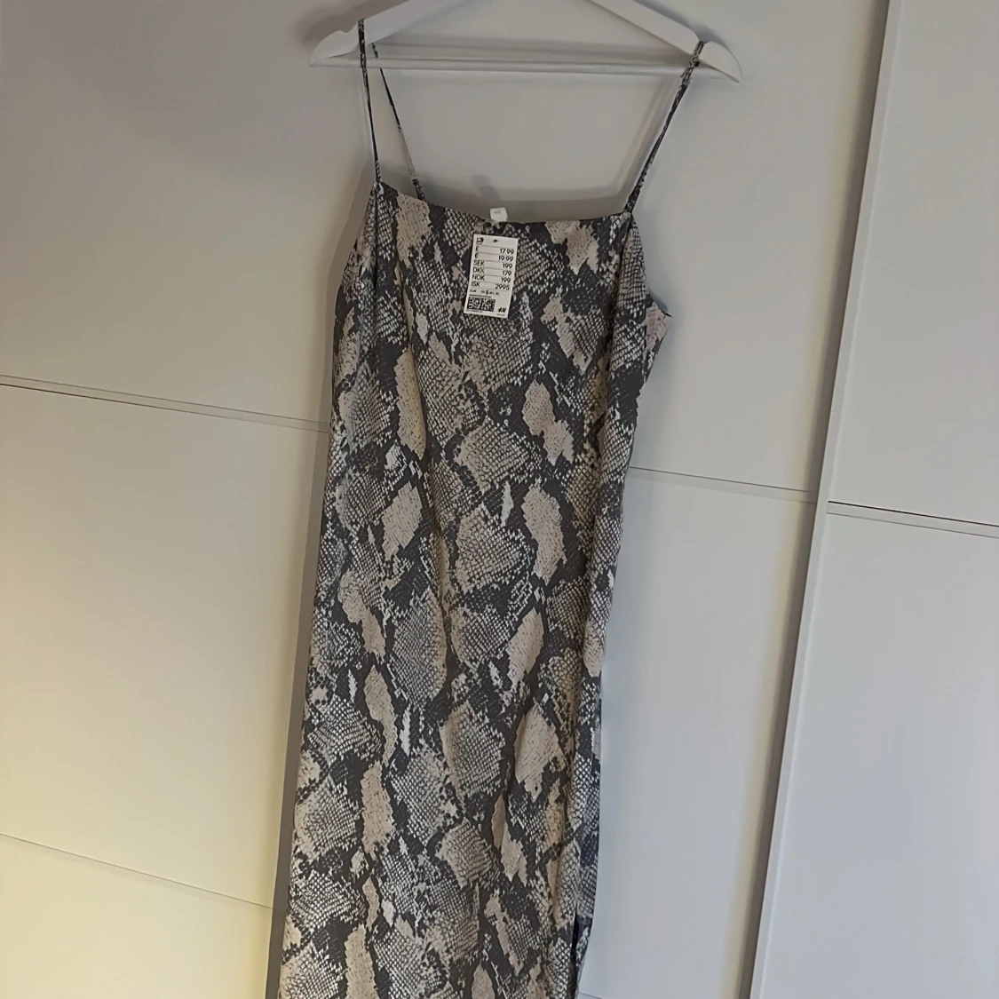 Satinklänning från HM strl S, Lappen kvar!! - 90