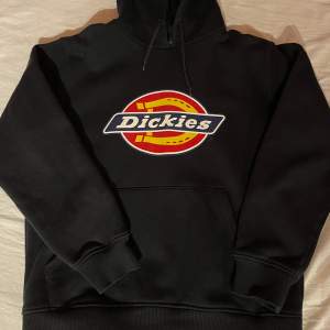Svart dickies hoodie använd 1 gång, som ny