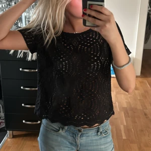 Mönstrad t shirt - genomskinlig t shirt i storlek S skulle jag säga🩷 pris plus frakt 🩵 