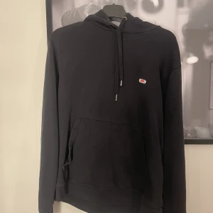 Hov1 hoodie - Hejsan, säljer min fina hov1 kärleksbrev hoodie. Köptes från deras drop 2018, använd få gånger men ingen tecken på slitage💗