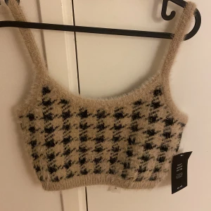 Topp Nakd - Världens finaste topp från Na Kd, helt ny med prislapprna kvar!! Så söt med kofta till