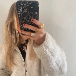 Teddy jacka - Köpte den av en annan säljare på Plick men tycker inte den är min smak