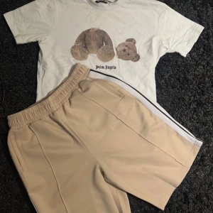 Palm Angles  - Oanvända shorts och t-shirt 
