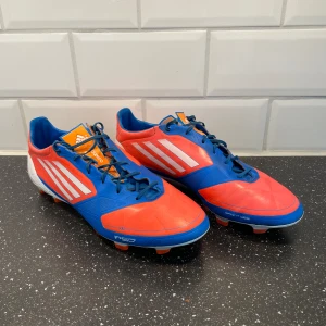 Adidas Adizero F50 - Adidas Adizero F50 från 2012. Otroligt bra skick, eftertraktad modell. Storlek: 43 1/3 