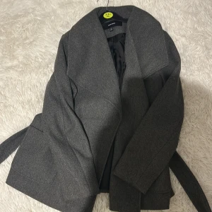 Vero Moda kappa - En jätte fin kappa från vero moda som har inga defekter💕💕