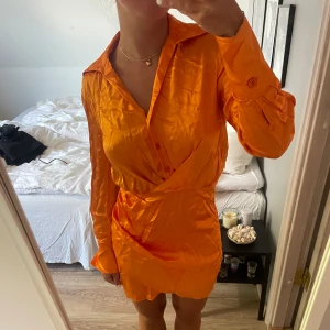 klänning  - silkes klänning från zara