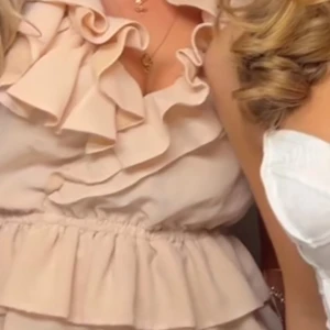 Hm volang topp - Säljer nu min super snygga volang topp från hm! Använd ett fåtal gånger