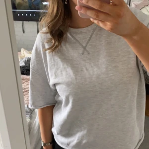 Kortärmad sweatshirt zara - Kortärmad sweatshirt från zara ☺️