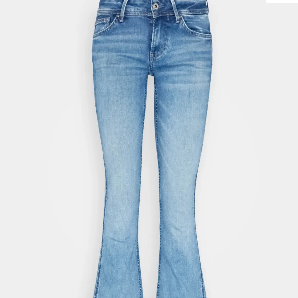 Säljer nu mina pepe jeans, använda typ två gånger! ❤️köpta för ca 1000. Jeans & Byxor.