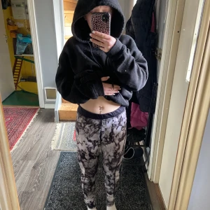 Träningsbyxor  - Sköna träningsbyxor, storlek M men passar mig och har storlek S