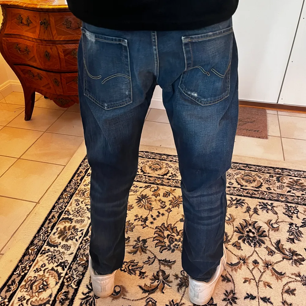 Rare fadade Jack & Jones jeans snygg passform. 👖 Riktigt fet fade. Kommer inte hitta fetar byxor än på min sida🤷🏻‍♂️💶 . Jeans & Byxor.