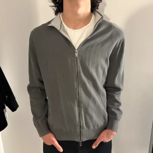 Full-zip massimo dutti  - En snygg massimo dutti fullzip.