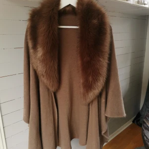 Cape/poncho/slängkappa - Endast testad 