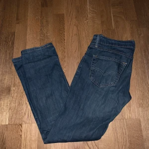 Levis 511 jeans  - Tjabba, säljer mina Levis 511 som inte andväns längre dom är i 8,5/10 skick. Hör gärna av er! 