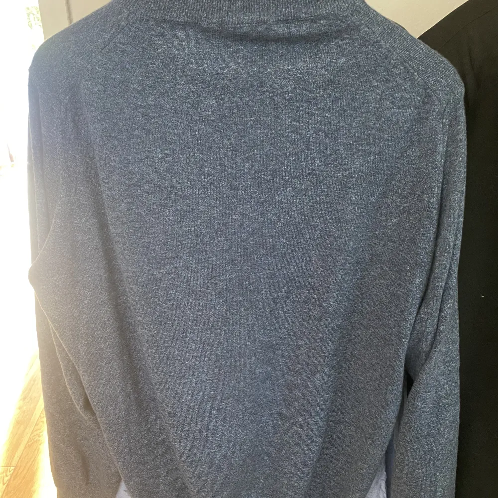 Sälje Oscar Jacobsson sweatshirt, riktigt snygg färg o passar till de mesta, köpt för 1200. Tröjor & Koftor.
