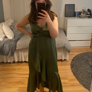 Volangklänning - Klänning från en marknad i Kroatien. One size, men passar mig som har S/M. Aldrig använd.