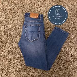 Tiger of Sweden jeans | Modell: Evolve | Använda varsamt, men ändå använda därav priset | Storlek 30/32, passar mindre | Nypris 1500kr, vårat 699kr | Fråga vid fundering 🤔 