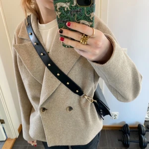 Vår jacka! - Bra skick, slutsåld och trendig 