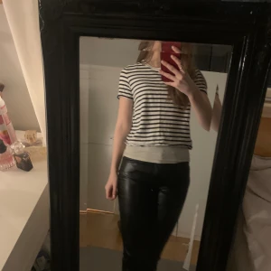 T-shirt - Randig t-shirt från zara