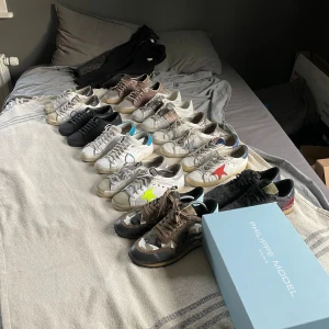 Sko bulk - Säljer nu 10 par skor plus en moncler cardigan till en bulk deal, 17 400 kr för hela paketet men skorna kan även säljas separat. 