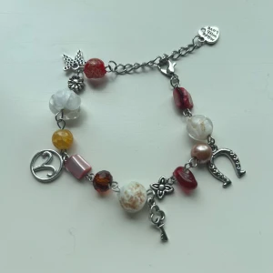 Sjärntecken armband - Aries/vädur sjärntecken armband. Vädur är personer födda mellan 20 mars och 20 april. Handgjord med glaspärlor av mig.