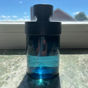 Halloween Man X - Tjena! Jag säljer min Halloween man x parfym. Den är 125 ml från början men har cirka 115 ml kvar. Allt är som det ska med flaskan. Nypris ligger på över 500 kr. Mitt pris: 250 kr.