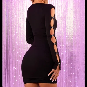 Ohpolly klänning - Klänning från Ohpolly. Slutsåld på hemsidan. Superfin men för liten för mig nu. Storlek UK 6. Sitter som XS. 