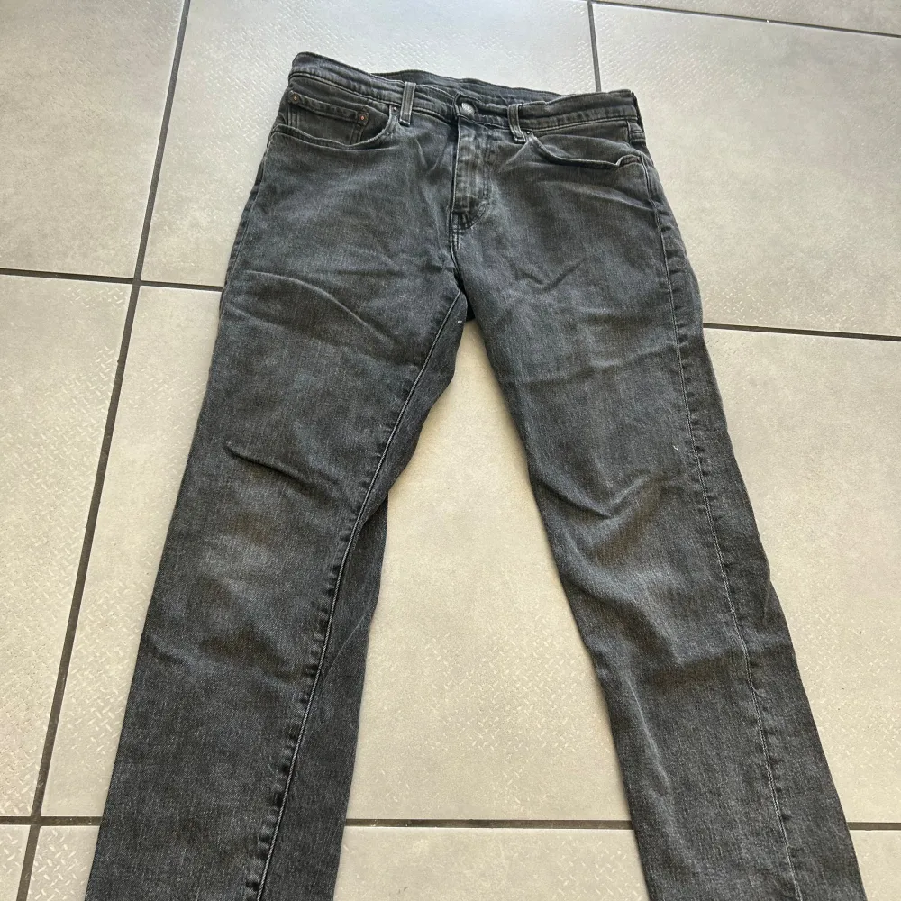 Säljer ett par levis 502 jeans till en billig peng  . Jeans & Byxor.