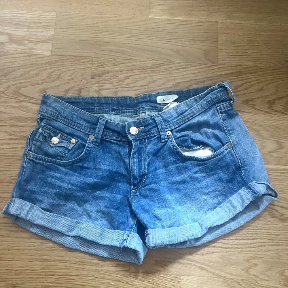 Från hm, en gammal modell och i bra skick. Köp görs via köp nu funktionen🥰. Shorts.