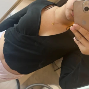 Bikbok tröja  - Jätte fin tröja från Bikbok använt en gång är som ny pris kan diskuteras 