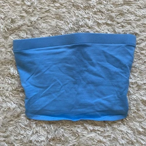 Blå tubtopp H&M - Blå tubtopp från H&M, aldrig använd 💙