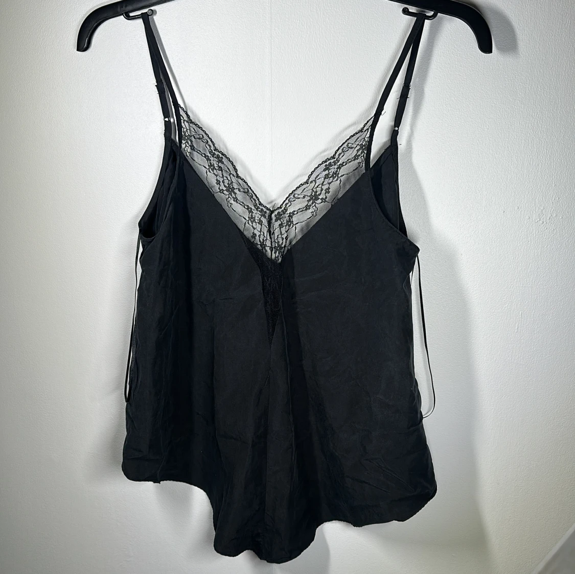 Svart topp med lace details