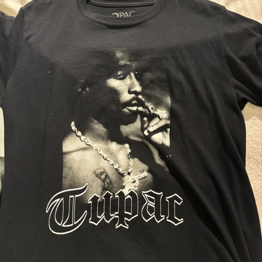 Två stycken snygga oversized 2 pac t shirts.💞. T-shirts.