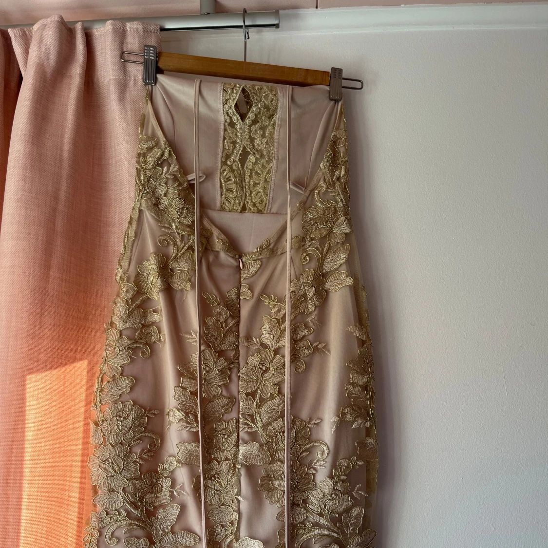 Rosa guldig festklänning - 90