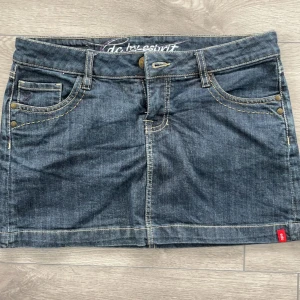 Blå jeanskjol  - Super söt jeans kjol, bra skick storlek 40🥰