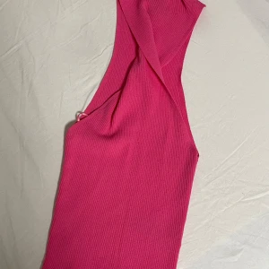 Rosa top  - Rosa top i oanvänd skick 