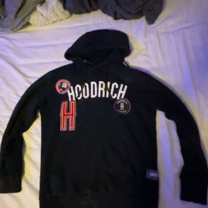 Tröja  - Hej hjälper min kusin att sälja sin hoodrich tröja, st XS 